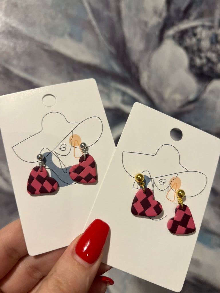 Checkered stud heart earring
